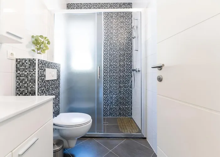 Marina فيلة تروغير