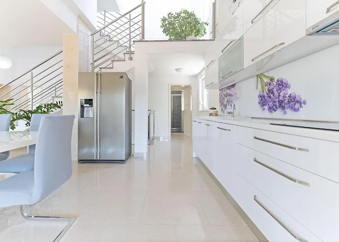 Marina * טרוגיר